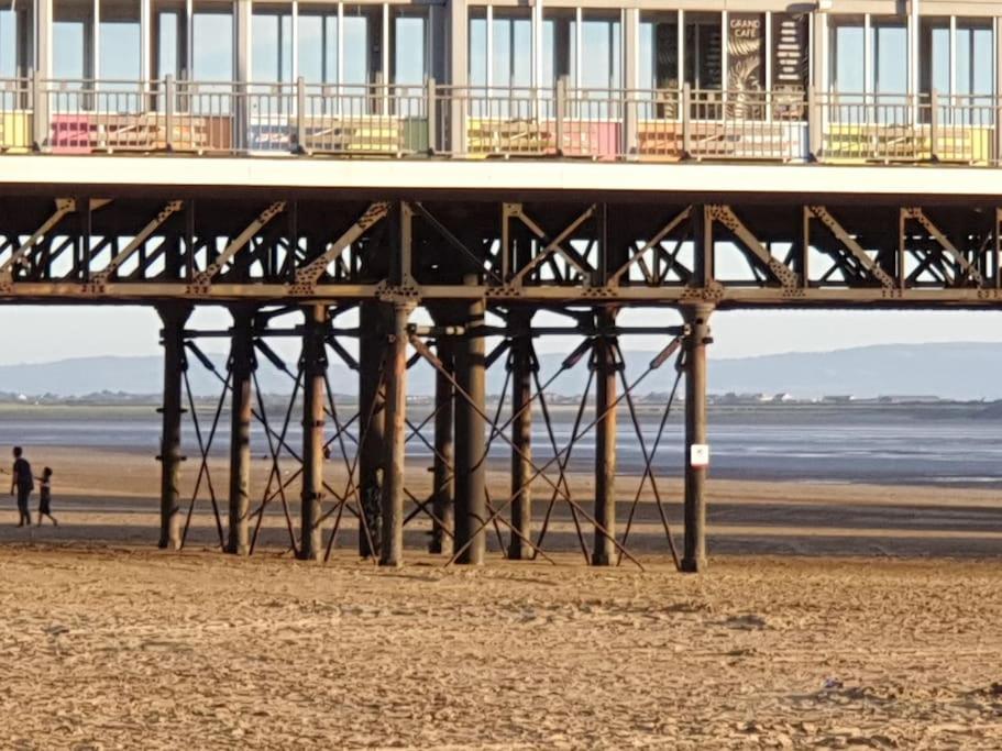 Modern Apartment With Stunning Sea View Weston-super-Mare Eksteriør billede