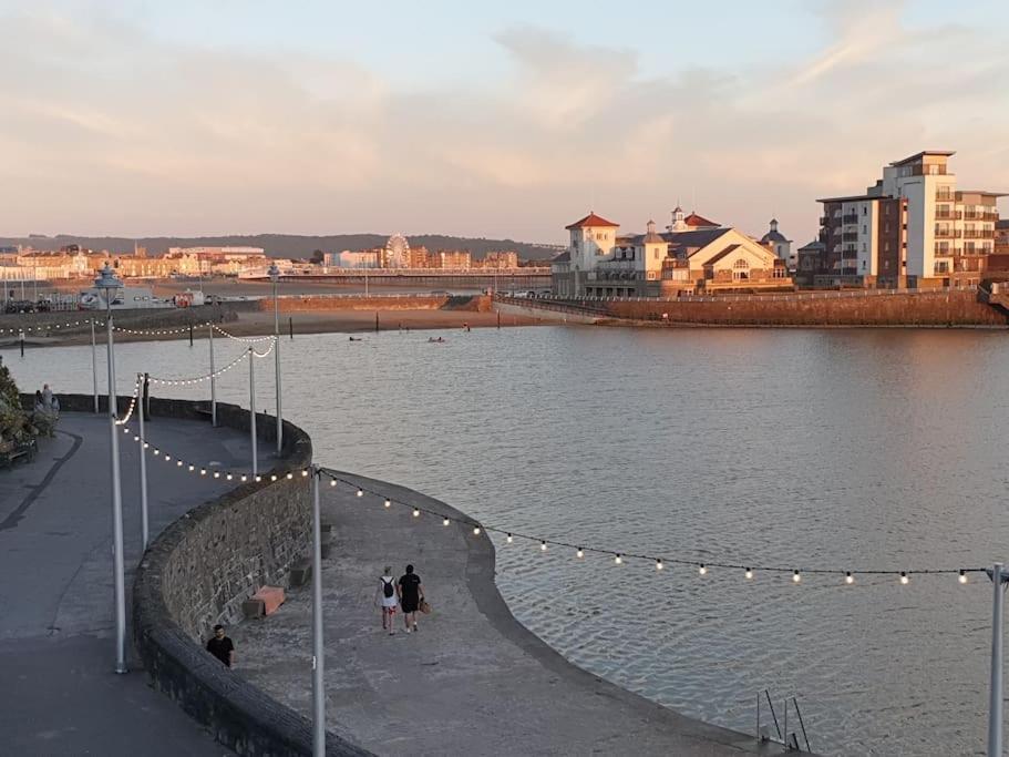 Modern Apartment With Stunning Sea View Weston-super-Mare Eksteriør billede